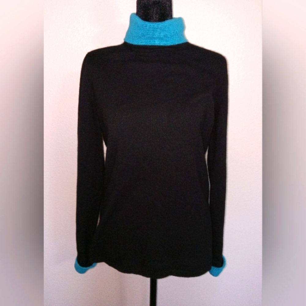Bloomingdale’s Cashmere Teal and Black Turtleneck Sweater NWOT